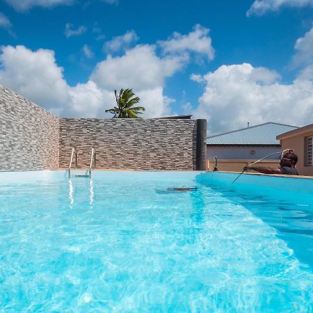Evasion En Plein Coeur De La Ville Studio Jacuzzis Sauna Et Piscine Au Centre De Port-Louis Exterior foto