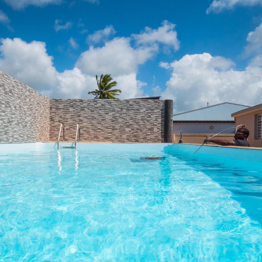 Evasion En Plein Coeur De La Ville Studio Jacuzzis Sauna Et Piscine Au Centre De Port-Louis Exterior foto