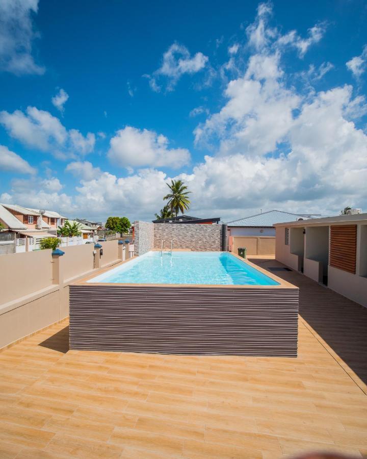 Evasion En Plein Coeur De La Ville Studio Jacuzzis Sauna Et Piscine Au Centre De Port-Louis Exterior foto